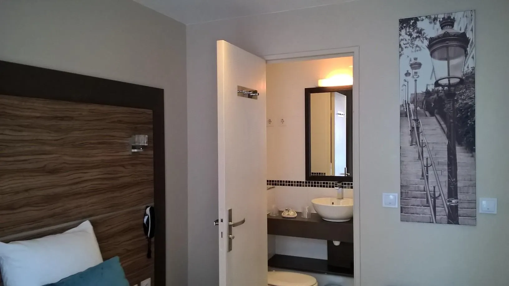Hotel Apolonia Paris Montmartre; Sure Hotel Collection By Best Western 3*,  France