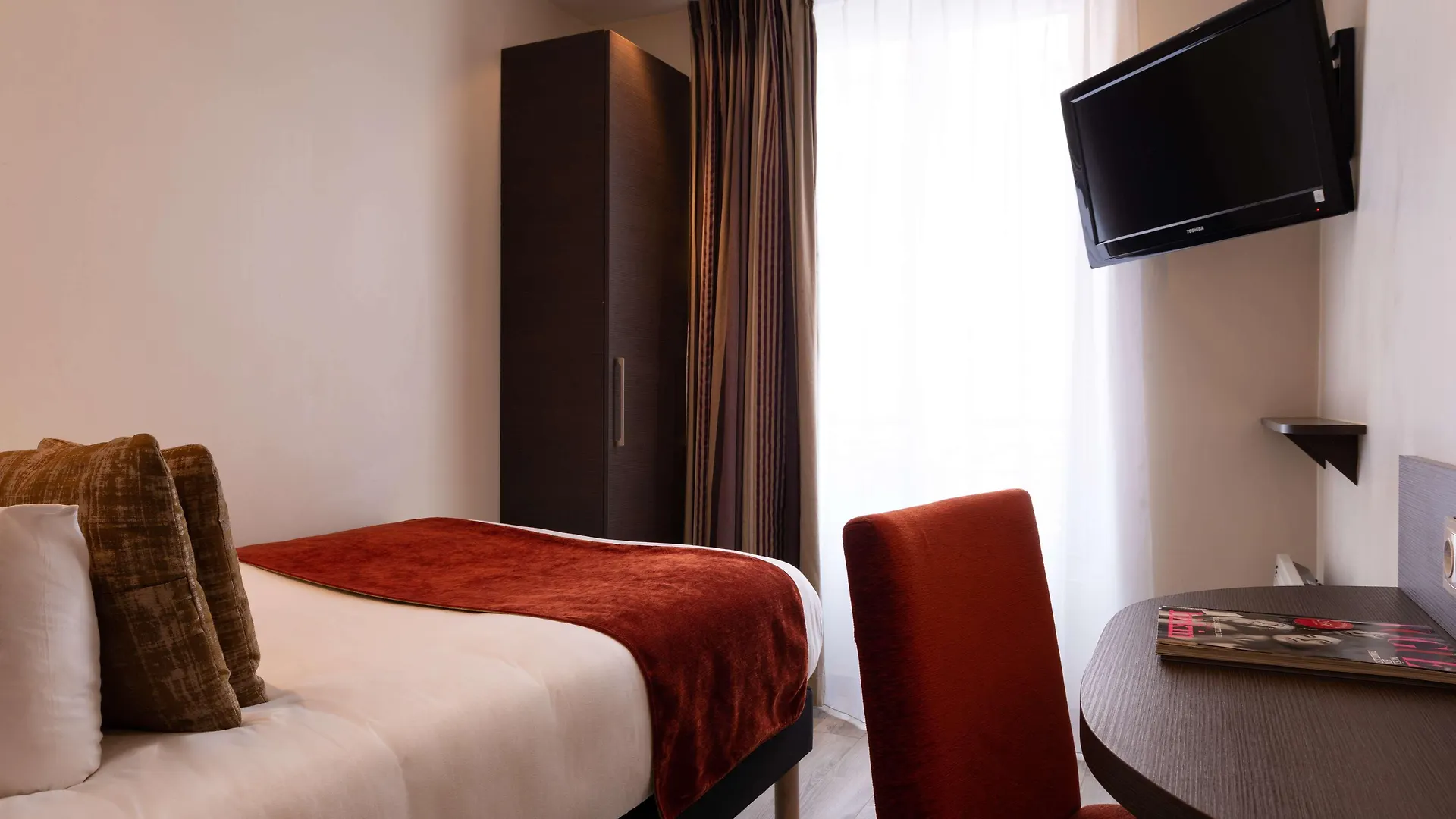 ***  Hotel Apolonia Paris Montmartre; Sure Hotel Collection By Best Western France