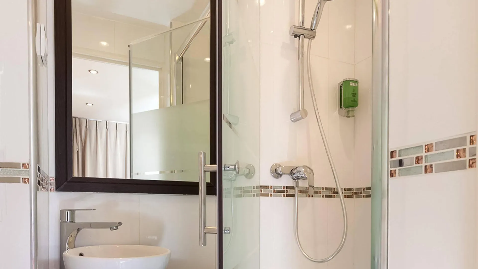 Hotel Apolonia Paris Montmartre; Sure Hotel Collection By Best Western