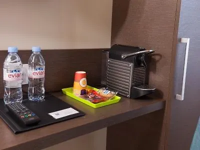 Hotel Apolonia Paris Montmartre; Sure Hotel Collection By Best Western 3*,
