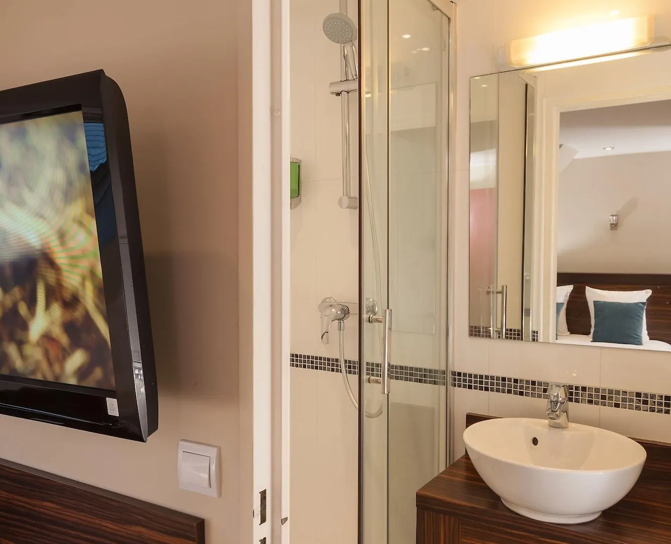 Hotel Apolonia Paris Montmartre; Sure Hotel Collection By Best Western France