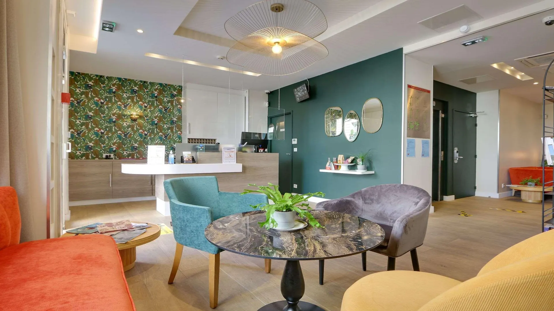 Hotel Apolonia Paris Montmartre; Sure Hotel Collection By Best Western