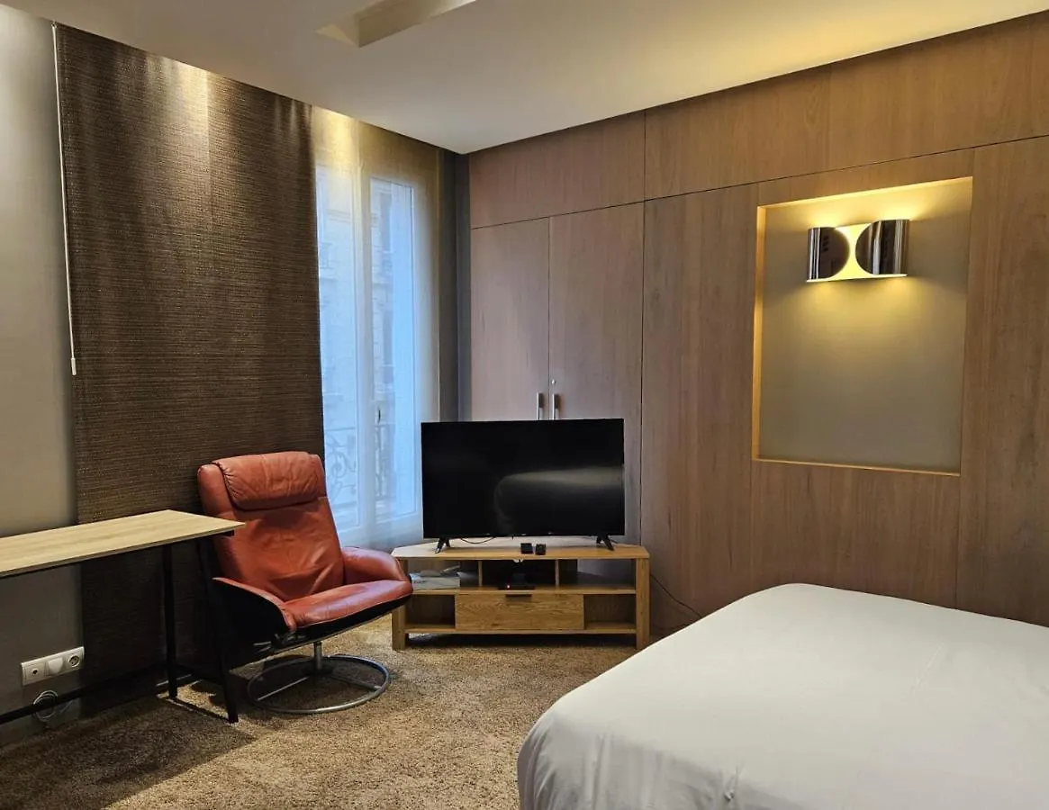 Hotel Apolonia Paris Montmartre; Sure Hotel Collection By Best Western 3*,  France