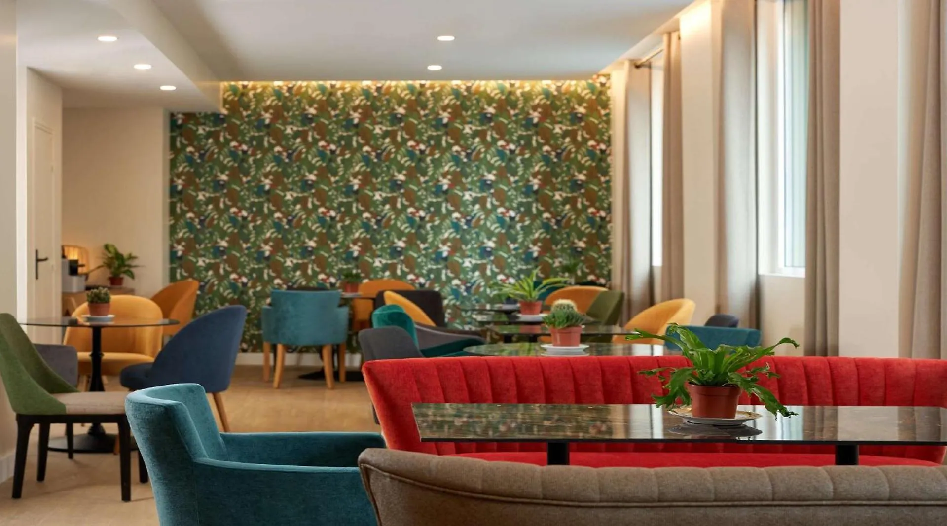 Hotel Apolonia Paris Montmartre; Sure Hotel Collection By Best Western 3*,  France