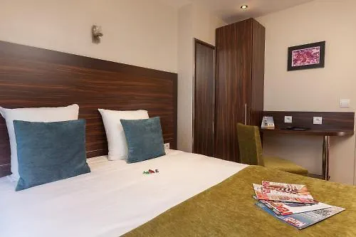 Hotel Apolonia Paris Montmartre; Sure Hotel Collection By Best Western 3*,